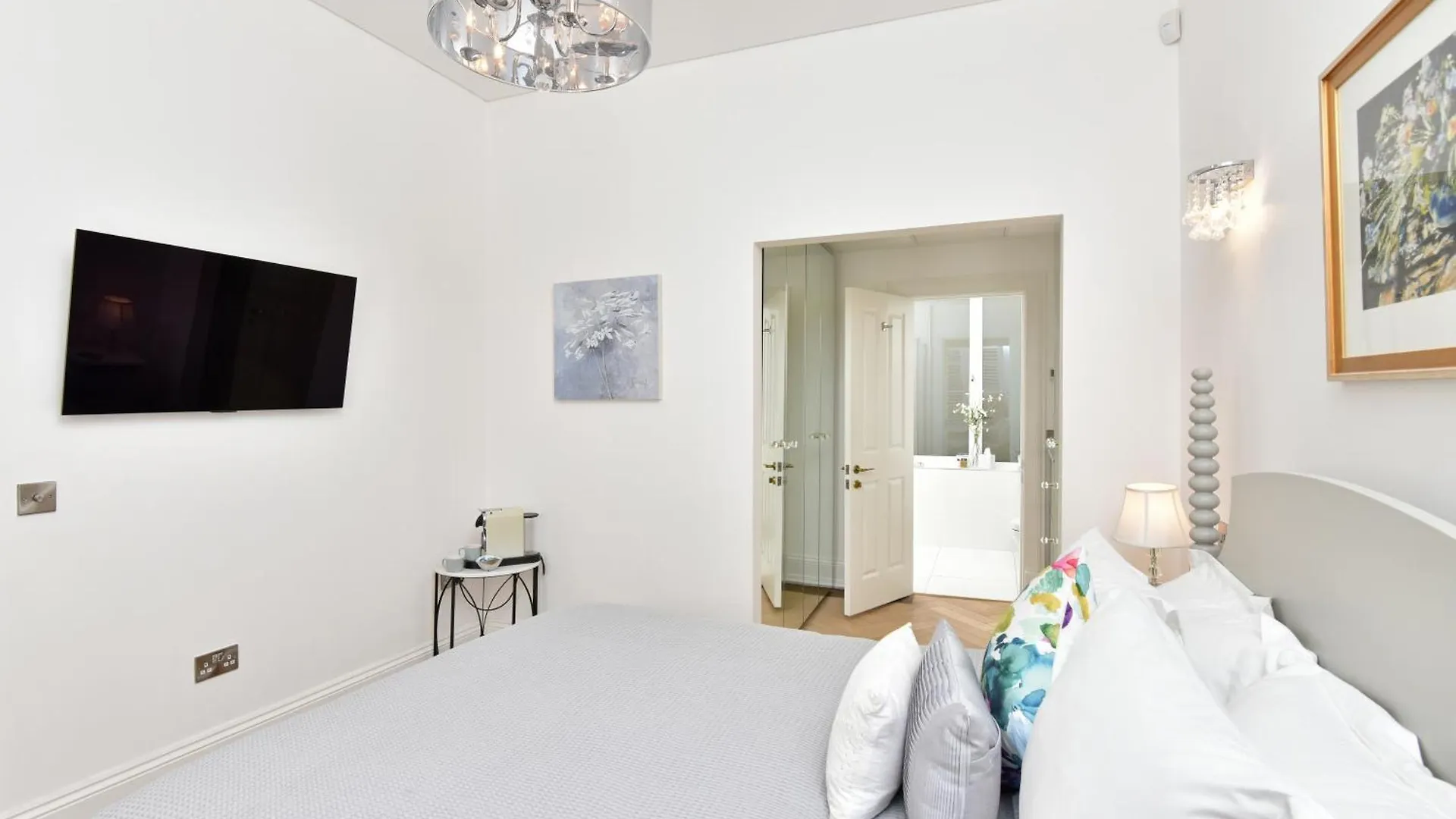 Guest house Apartment 1 24 Cathedral Yard Cathedral View Exeter